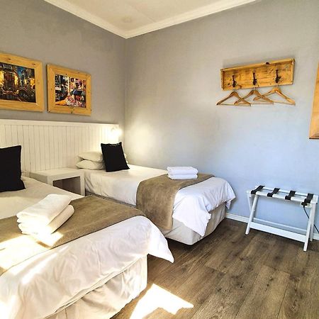 Tiende Laan Bed & Breakfast And Self-Catering Walvis Bay Ngoại thất bức ảnh