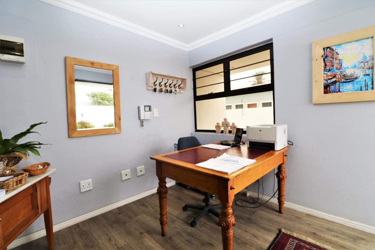 Tiende Laan Bed & Breakfast And Self-Catering Walvis Bay Ngoại thất bức ảnh