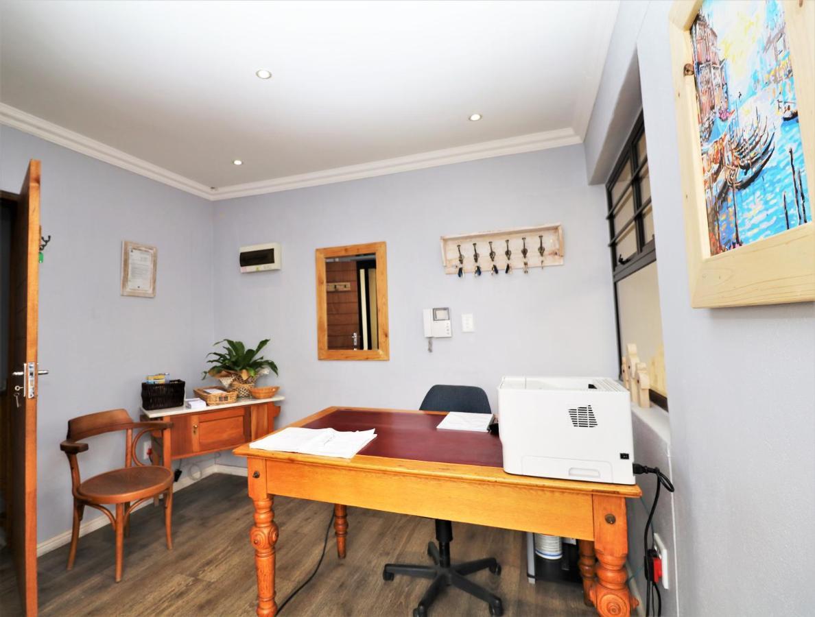 Tiende Laan Bed & Breakfast And Self-Catering Walvis Bay Ngoại thất bức ảnh